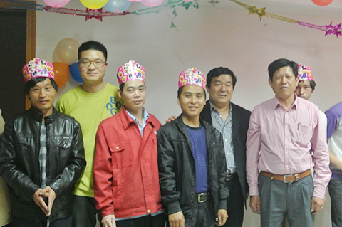 Organización de la fiesta de cumpleaños de los empleados y la fiesta anual